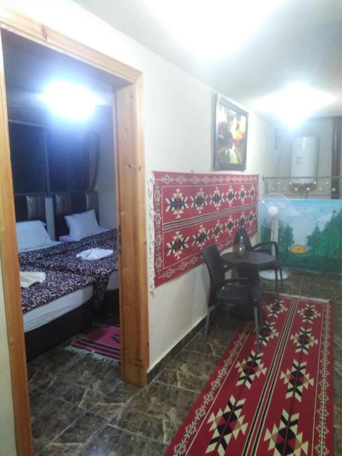 Hotel Gate *