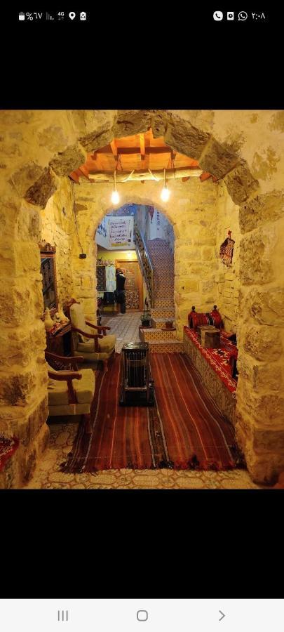 Gate Hotel *